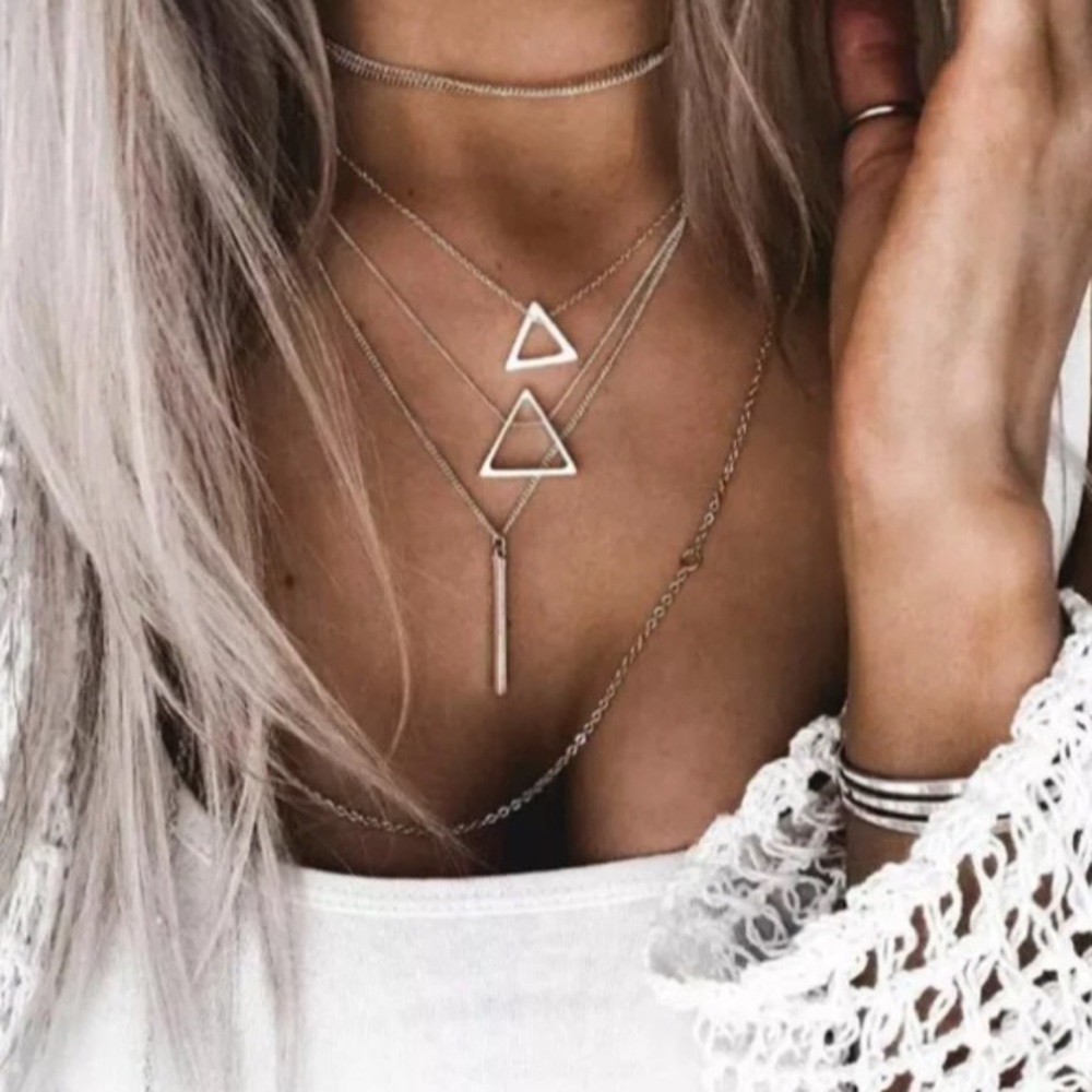 ❤️❤️❤️❤️❤️SILVER TRIANGLE LAYER NECKLACE